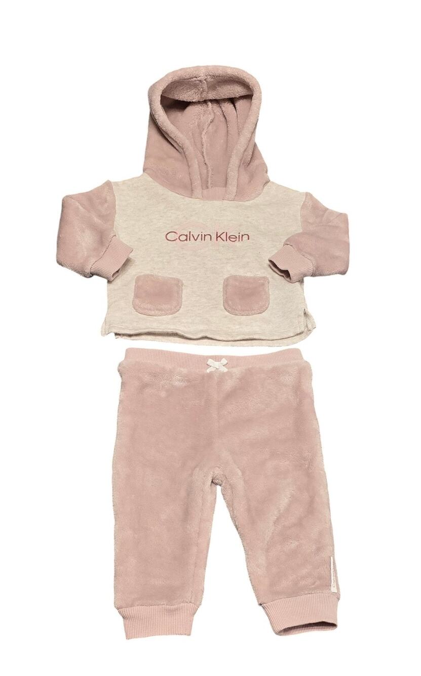 Calvin Klein two-piece baby girl's plush hoodie and jogger set Size 6/9M